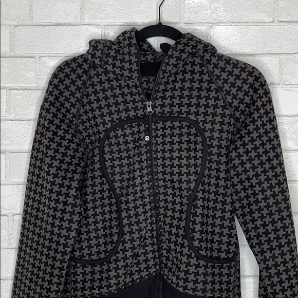 Lululemon Scuba Hoodie in Houndstooth - Picture 6 of 15